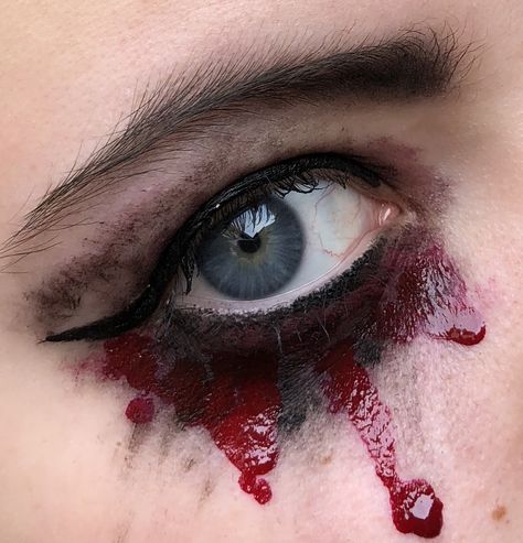 Gore Makeup Halloween, Blood Eye Makeup, Blood Halloween Costumes, Halloween Blood Makeup, Jane Makeup, Zombie Make Up, Haunted House Makeup, Blood Makeup, Gore Makeup