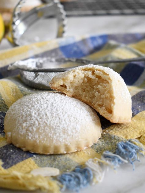 Almond Paste Recipes, Almond Filling, Sugar Dough, Italian Cookie Recipes, Italian Pastries, Almond Extract, Almond Flour Recipes, Italian Cookies, Egg Yolks