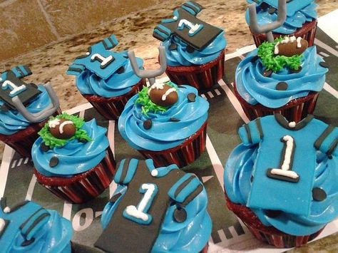 Football cupcakes | Flickr - Photo Sharing! Carolina Panthers Cake, Panthers Cupcakes, Kids Football Parties, Bae Birthday, Panthers Cake, Cupcakes Red Velvet, Football Cupcakes, Panther Nation, Pooh Birthday