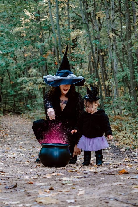 Baby Witch Photoshoot, Mommy And Me Witch Photoshoot, Halloween Mommy And Me Photoshoot, Spooky Pregnancy Photoshoot, Witchy Family Photos, Witch Gender Reveal, Halloween Maternity Photoshoot, Mother Witch, Photoshoot Forest