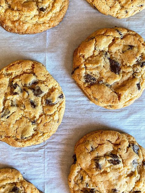 The BEST Pumpkin Cookies Best Pumpkin Chocolate Chip Cookies, Best Pumpkin Cookies, Justine Snacks, Snacks Sweet, Cookies Pumpkin, Gooey Cookies, Pumpkin Chocolate Chip, Pumpkin Chocolate Chip Cookies, Pumpkin Chocolate Chips