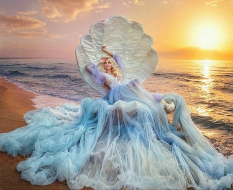 Mermaid Photography, Mermaid Artwork, Mermaid Photos, Mermaid Pictures, Fairytale Fantasies, Fairytale Photography, Mermaid Aesthetic, Mermaids And Mermen, Mermaid Life