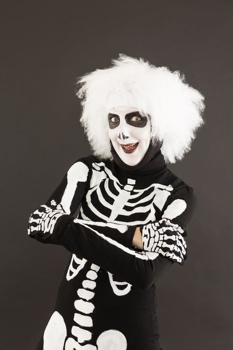 67 Halloween Makeup Ideas to Try This Year - Brit + Co Skeleton Costume Ideas, Disney Costume Makeup, Halloween Makeup Artist, Couples Costume Ideas, Girl Halloween Makeup, Skeleton Costumes, Couples Costumes Creative, Creative Halloween Costumes Diy, Makeup Zombie