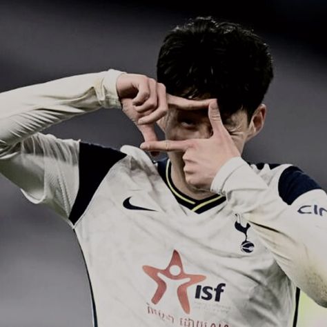 Heung Min Son, Hm Son, Son Heung Min, Football Wallpapers, Football Icon, Korean Boys, Football Wallpaper, Blue Lock, Anime Scenery