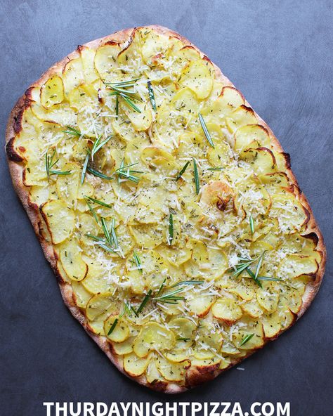 Potatoe Pizza, Italian Pizza Toppings, Potato Pizza Recipe, Romans Pizza, Italian Potatoes, Vegan Pizza Recipe, Vegan Stir Fry, Potato Pizza, Seasoned Potatoes