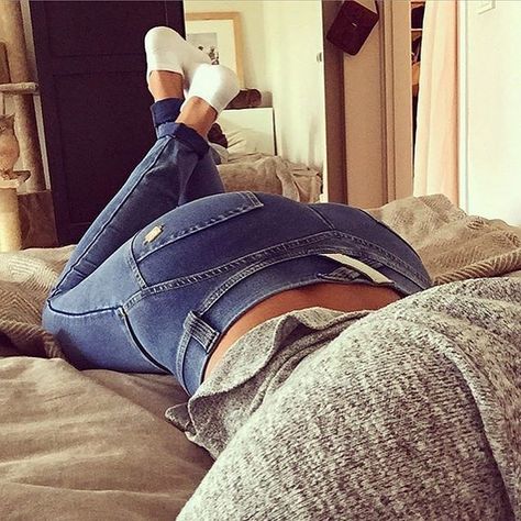 Discover the unbeatable comfort and shaping effect of the #Freddy #WRUP pants. Freddy Jeans, Freddy Pants, Casual Denim Jeans, Gym Pictures, The Cowboy, Early Spring Outfits, Beautiful Women Over 40, Current Fashion Trends, Indie Outfits