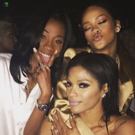 Hype4Klassics on Instagram: "Joseline Hernandez with Rihanna, Rihanna’s best friend Melissa Forde, Lil’ Kim, Cassie, and Mama Combs. #joselinehernandez #rihanna #badgirlriri #rihannanavy #melissaforde #lilkim #lilkimthequeenbee #mamacombs #cassie #rnb #rap #hiphop #2000s #loveandhiphopatlanta #loveandhiphop" Cassie 2000s, Rihanna And Melissa, Rihanna 2000s, Melissa Forde, Rihanna 2000's, Joseline Hernandez, 2000s Icons, 2010s Aesthetic, Music Collage