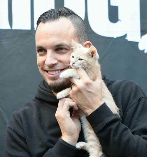 Mark Tremonti, Brandon Boyd, Alter Bridge, Mike Patton, Heavy Metal Music, Cat People, Music Photo, Guy Pictures, Music Love