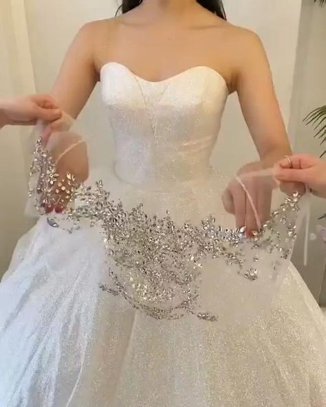 Wedding Dress Sketches, Simple Wedding Gowns, Hairstyles Indian, Sewing Wedding Dress, Sparkle Wedding Dress, Diy Wedding Dress, Fancy Wedding Dresses, Tag Friends, Fancy Wedding