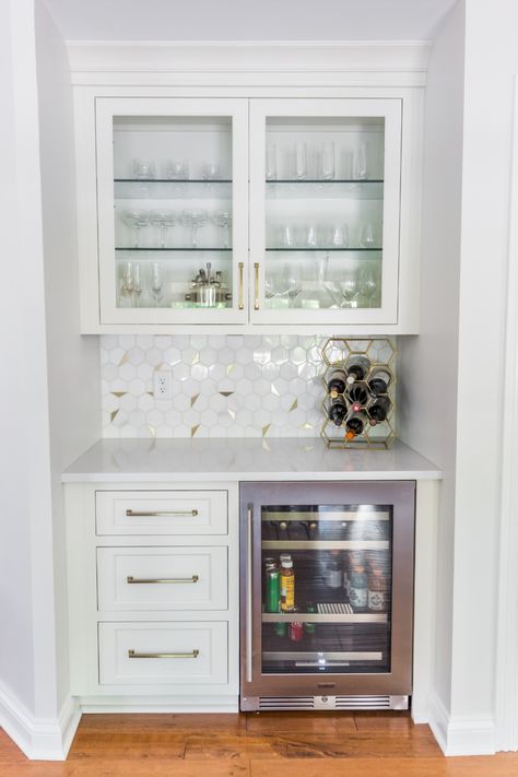 Bar Nook In Kitchen, Nook In Kitchen, Kitchen Wine Fridge, Built In Wine Bar, Small Wet Bar, Dry Bar Ideas, Wet Bar Designs, Small Bars For Home, Bar Nook