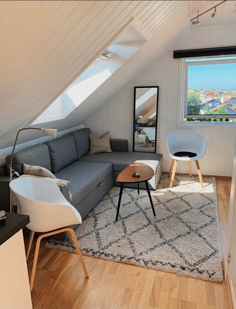 Small Living Room Ideas Attic, Small Attic Living Room Ideas, Attic Wall Decor, Small Attic Living Room, Attic Living Room Ideas, Attic Living Rooms, Small Attic Apartment, Attic Living Room, Deco Studio