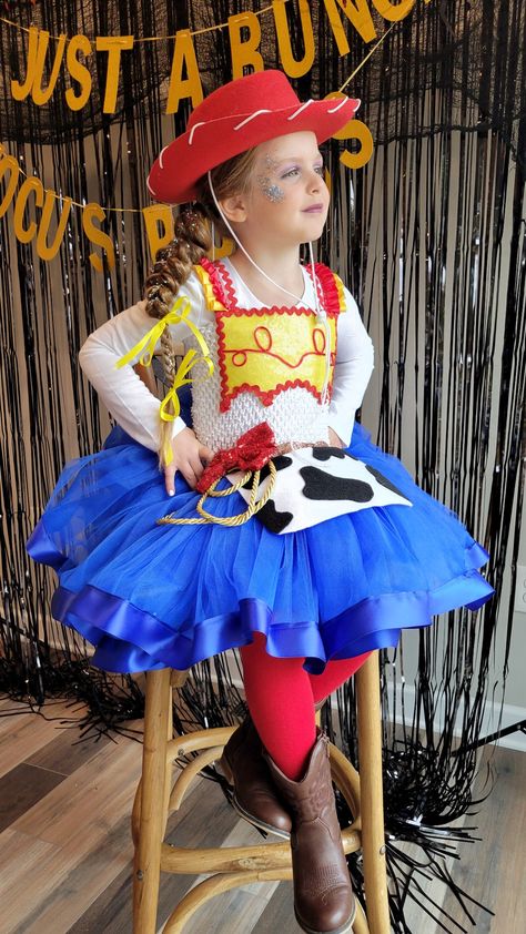 Jessie Costume, Woody Costume, Toy Story Costumes, Jessie Toy Story, Trunk Or Treat, Family Costumes, Girl Stuff, Stories For Kids, Girl Costumes