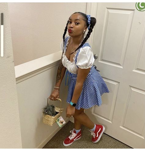 90s Inspired Halloween Costumes Black Women, Halloween Costume Ideas Girl Black, Halloween Costumes Brown Girl, Chucky Costume Black Women, Halloween Black Girls Ideas, Black Women Halloween Costume Ideas, Stitch Halloween Costume, Work Appropriate Halloween Costumes, Teenage Halloween Costumes