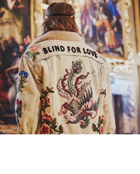 Gucci (@gucci) Gucci Blind For Love, Gucci Cruise, Gucci Jeans, Men's Denim Style, Gucci Jacket, Painted Denim, Creation Couture, Painted Clothes, Embroidered Jacket