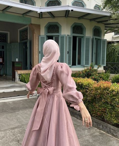 Organza Hijab Dress, Dress Lebaran Hijab, Inspirasi Dress Hijab, Fairy Dress Hijab, Baju Dress Hijab Styles, Outfit Perpisahan, Dress Promnight Hijab, Prom Dresses For Hijabis, Vintage Dress Hijab