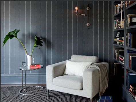 Classic Pinstripes...Nice Clean Look!  The pinstripe may be the most quintessential and sophisticated fabric that menswear has ever known. It also happens to be the most decor-friendly, as it can be used in a variety of ways and is easy on the eyes. Case in point: this wallpaper in a cozy reading nook by designer Jessica Helgerson. The addition of modern furniture pieces gives it masculine appeal. Modern Contemporary Family Room, Pinstripe Wallpaper, Study Room Design, Modern House Interior, Eileen Gray, Striped Walls, Design 101, The Design Files, A Chair