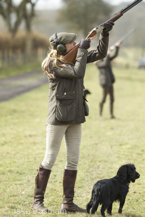 English Country Fashion, Hunting Fashion, Mode Country, Countryside Fashion, British Country Style, Barbour Wax Jacket, Sporting Clays, Country Attire, Hunting Women