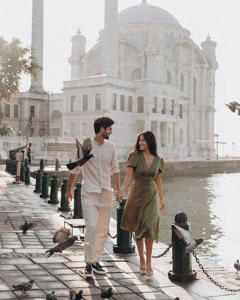 Turkey Ootd, Couples Candid Photography, Istanbul Wedding, Istanbul Art, Turkey Photography, Istanbul Turkey Photography, Nice Photography, Travel Pose, Istanbul Photography