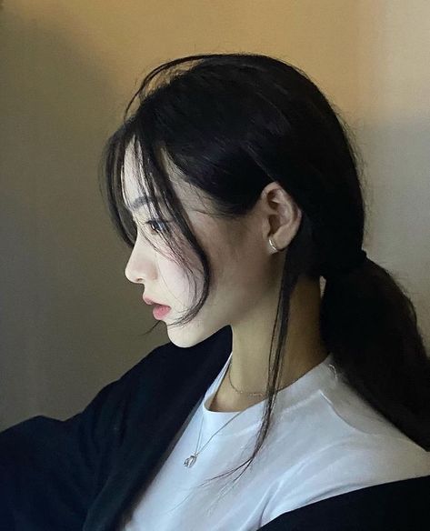 beautiful korean girl side profile ponytail white tee Ryu Aesthetic, Fits Minimalist, Ponytail Aesthetic, Ideal Nose, Side Profile Woman, Perfect Side Profile, Dream Face, Cute Ponytail, Pretty Nose