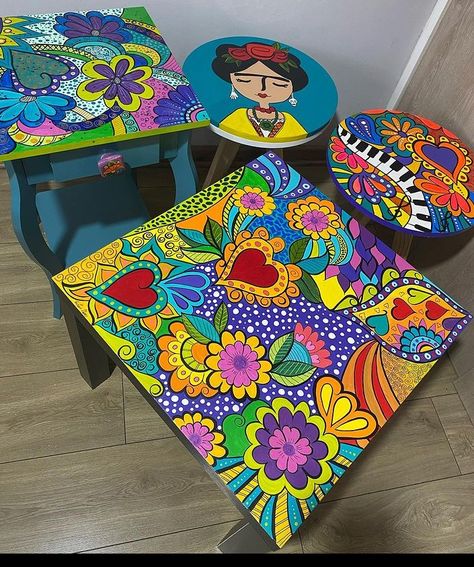 Hand Painted Table Tops Ideas, Painted Tables Ideas, Table Painting Ideas Colorful, Hand Painted Chairs, Colorful Room Decor, Whimsical Painted Furniture, Mosaic Flower Pots, Hand Painted Table, Whimsical Furniture