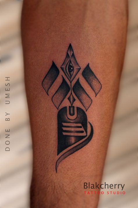 Shiva tattoo theme Shiva Linga Tattoo, Shiva Nandi Tattoo, Shivling Tattoo Design, Lingam Tattoo, Tattoo Lord Shiva, Shiva Tattoo Ideas, Shiva Nandi, Bholenath Tattoo, Simple Compass Tattoo