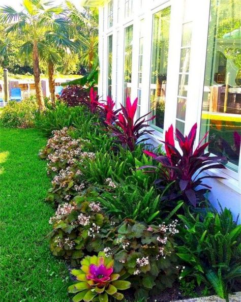 53 Best Front yard Design Ideas on a Budget ~ Matchness.com Front Yard Flowers, Low Maintenance Garden Design, Cheap Landscaping Ideas, Florida Landscaping, Small Front Yard Landscaping, Front Yard Design, Front Yard Garden Design, Front Landscaping, Low Maintenance Landscaping