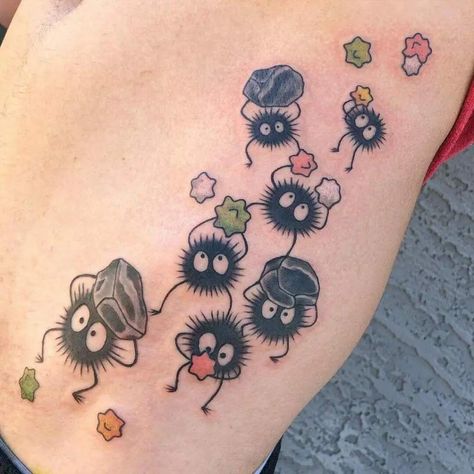 Soot Sprite Tattoo, Sprite Tattoo, Miyazaki Tattoo, Tatuaje Studio Ghibli, Candy Tattoo, Studio Ghibli Tattoo, Spirit Tattoo, Soot Sprite, Ghibli Tattoo