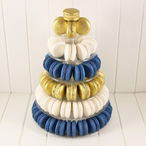 Navy Blue Macarons, Sonic Macarons, Graduation Macaron Ideas, Graduation Macarons, Cake Quince, Graduation Dessert Bar, Gold Macaroons, Gold Baby Shower Cake, Gold Macarons