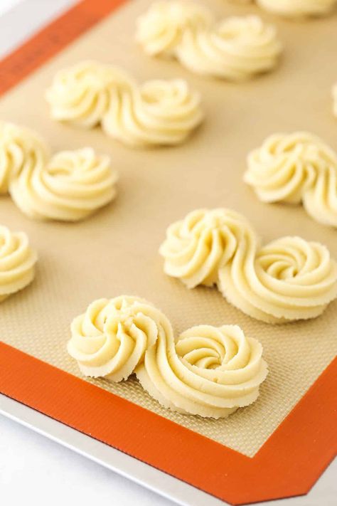 Spritz Cookie Recipe, German Cookies, Chocolate Dipped Cookies, Dipped In Chocolate, Spritz Cookies, Best Christmas Cookies, Cookie Press, Almond Bark, Food Scale