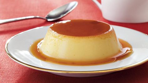 Enjoy the sweet and spicy taste in this caramel custard – perfect dessert to serve your family. Golden Syrup Pudding, Steamed Pudding Recipe, Burger Recipes Beef, Pasta Al Pesto, Homemade Custard, Deserts Recipes, Butterscotch Pudding, Flan Recipe, Custard Recipes