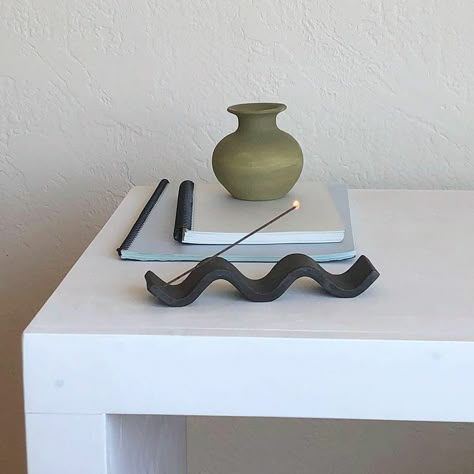 Rachel Saunders, Diy Incense Holder, Clay Incense Holder, Ceramic Incense Holder, Clay Diy Projects, Keramik Design, Diy Ceramic, Cerámica Ideas, Dream Future