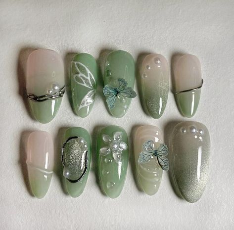 Emerald Nails, Butterfly Nail Designs, Green Nail Art, Golden Nails, Art Deco Nails, Green Nail Designs, Simple Gel Nails, Glow Nails, Pretty Gel Nails