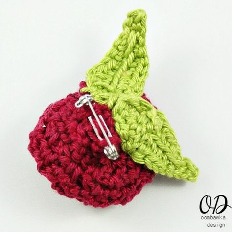 Free Crochet Pattern - Rose Brooch with Leaves • Oombawka Design Crochet Crochet Pins, Crochet Embellishments, Making Bracelets With Beads, Crochet Brooch, Design Crochet, Rose Brooch, Crochet Plant, Knitted Flowers, Necklace Patterns