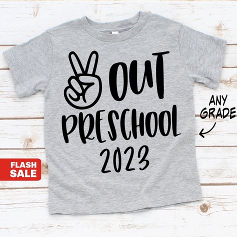 Outfit For Graduation, End Of Year Student Gifts, Last Day Of Kindergarten, Kindergarten Graduation Gift, Graduation Gifts For Boys, 5th Grade Graduation, Grad Shirts, Pre K Graduation, Kindergarten Teacher Shirts