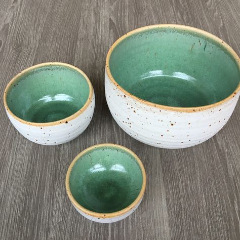 Clay Bowl Glaze Ideas, Glazing Bowls Ceramic Pottery, Glazed Pottery Bowls, Paint Your Own Pottery Bowl Ideas, Glaze Designs For Pottery, Painted Ceramic Bowls Ideas, Ceramic Bowl Handmade, Bowl Ceramic Ideas, Pottery Bowl Glaze Ideas