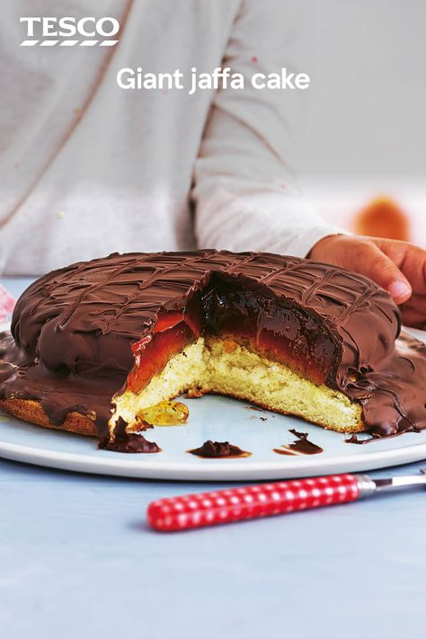 Giant Jaffa Cake Recipe, Jaffa Cake Birthday Cake, Jaffa Cake Cake, Giant Jaffa Cake, Jelly Cake Recipe, Jaffa Cake Recipe, Orange Jelly, Jaffa Cake, Tesco Real Food