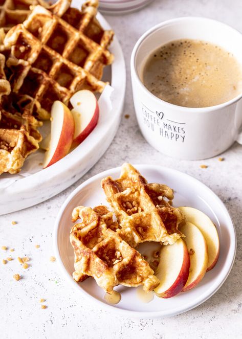 Paleo Pumpkin Waffles, Paleo Brunch Recipes, Apple Cinnamon Waffles, Apple Waffles, Paleo Waffles, Whole Wheat Waffles, Cinnamon Waffles, Pumpkin Waffles, Paleo Pumpkin