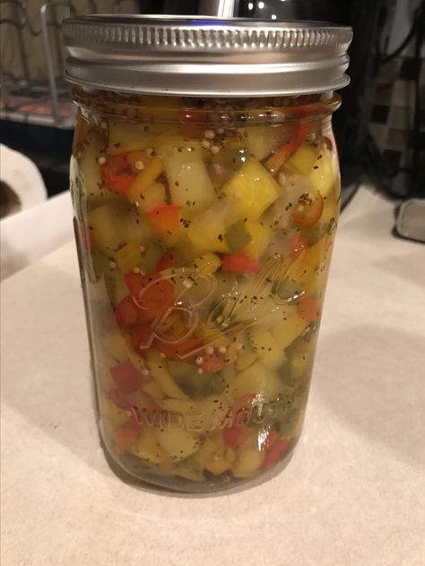 Squash Relish Yellow Squash Relish, Squash Relish Canning Recipe, Squash Relish Recipe, Squash Relish, Pear Relish, Zucchini Relish, Zucchini Pickles, Pickle Recipes, Relish Recipe