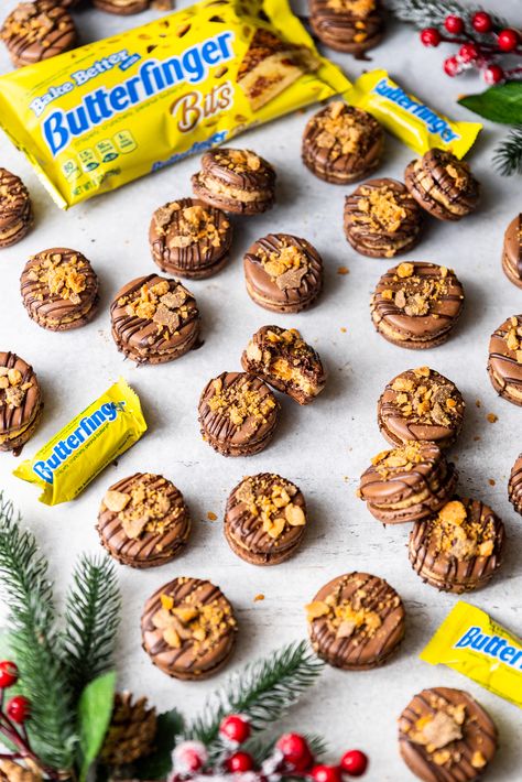 Love macarons, you said? Head over to our website to see the full recipe by @mikebakesnyc for this delicious Butterfinger twist on a classic treat! Butterfinger Recipes, Macarons Recipe, Macaron Flavors, Tiny Treats, Macaron Recipe, Peanut Butter Cups, Holiday Baking, Bite Size, Macaroons