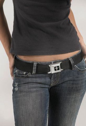 seatbelt belt Seat Belt Belt, Cute Belts For Jeans, Seatbelt Belt, Seat Belt Buckle, Movie Magazine, Streetwear Fashion Women, Cute Woman, Seat Belt, Belt Buckles