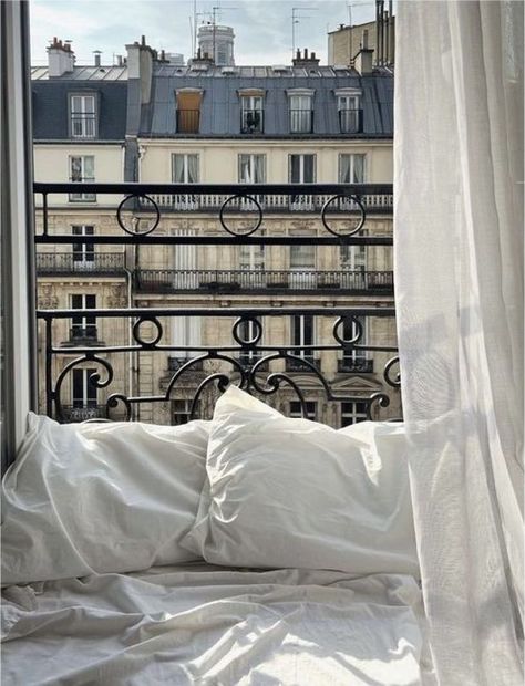 Monday mood 🤍😴 Parisian Summer, Paris Dream, Parisian Lifestyle, Parisian Life, Paris Aesthetic, Parisian Apartment, Living In Paris, Paris Apartments, Dream Apartment