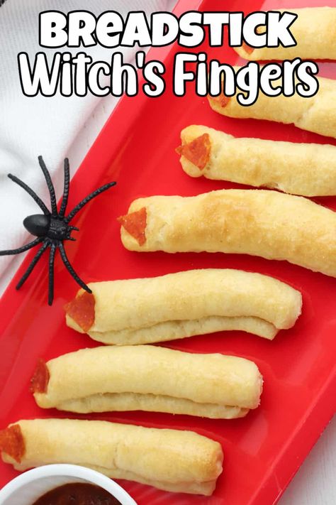 Breadstick Witch's Fingers Apple Bites Recipe, Halloween Sandwiches, Halloween Party Menu, Halloween Finger Foods, Easy Halloween Snacks, Witches Fingers, Halloween Party Appetizers, Spooky Snacks, Festive Appetizers