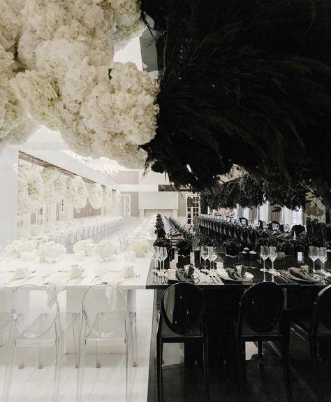 Batman Wedding, White Weddings Reception, Black And White Wedding Theme, White Wedding Theme, Wedding Backdrop Design, High Pictures, Reception Design, Black White Wedding, Simple Wedding Invitations