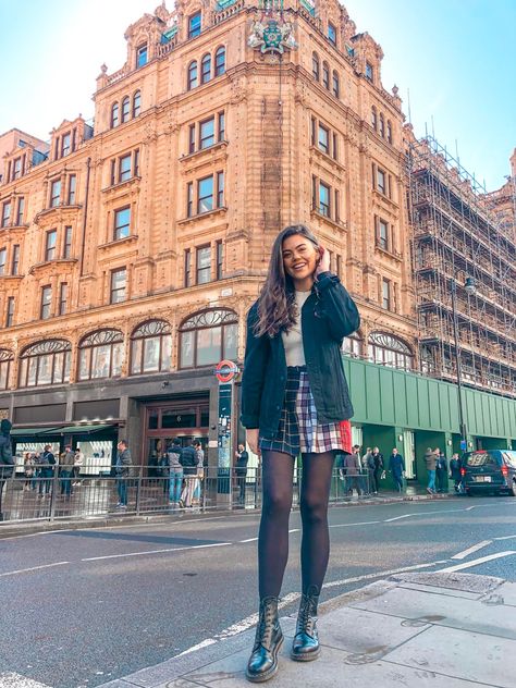 Emily Canham, Form Outfits, Sixth Form Outfits, The London Eye, Sixth Form, China Town, St Pancras, Piccadilly Circus, 90s Streetwear