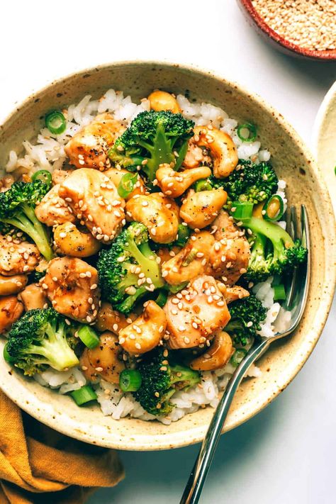 This delicious cashew chicken and broccoli stir-fry recipe is tossed with a zesty stir-fry sauce, garlic and ginger and comes together in just 30 minutes. Serve for dinner over rice or noodles and enjoy! | gimmesomeoven.com Cashew Chicken Recipe, Stir Fry Ingredients, Broccoli Stir Fry, Chicken And Broccoli, Gimme Some Oven, Fry Sauce, Cashew Chicken, Sauteed Chicken, Toasted Sesame Seeds