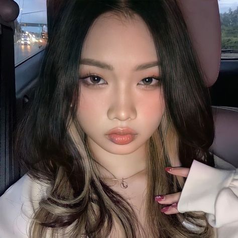 Asian Hair Dye, Hair Color Asian, Girl Hair Colors, Peekaboo Hair, Hair Inspiration Long, Foto Poses, Dye My Hair, Asian Hair, Hair Inspo Color