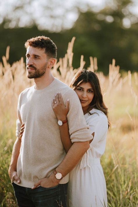 Engagement Photos Outfits Fall, Fall Engagement Photoshoot, Engagement Photo Shoot Poses, Couples Photo Ideas, Casual Engagement Photos, Field Engagement Photos, Creative Engagement Photo, Engagement Photos Outfits, Engagement Photo Outfits Fall