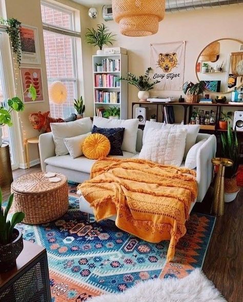 Lots Of Plants, Apartment Decor Inspiration, Apartment Inspiration, Cozy Apartment, Living Room Inspo, Cozy Room, Eclectic Home, Dream House Decor, Home Decor Trends