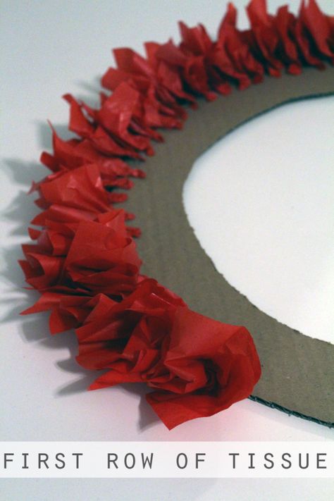 Christmas DIY : Wreath from Tissue Paper | Cool Teen Life Style Cardboard Wreath, Tissue Paper Wreath, Tissue Paper Wreaths, Elegant Christmas Wreath, Diy Christmas Paper, Paper Flower Wreaths, Tissue Paper Crafts, Paper Wall Decor, Paper Christmas Decorations