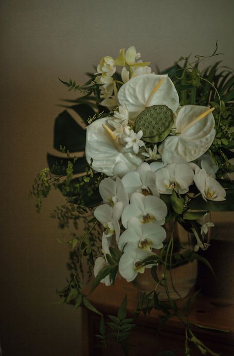 green and white bridal bouquet Green Black And White Bouquet, Green Plant Wedding Bouquet, Green Chrysanthemum Bouquet, Fern And White Flower Bouquet, White And Green Whimsical Bouquet, Green Bouquet, Copper Wedding, White Bridal Bouquet, Modern Flower